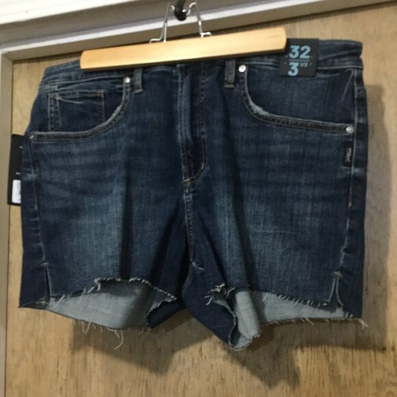 NWT Silver jean shorts 32 waist and 3" inseam blue 5 pocket zip fly and button - Picture 1 of 5